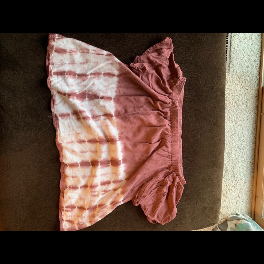 Tie dye of the shoulder shirt